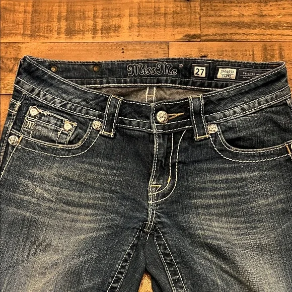 Miss Me Medium Capri Jeans - Picture 3 of 10